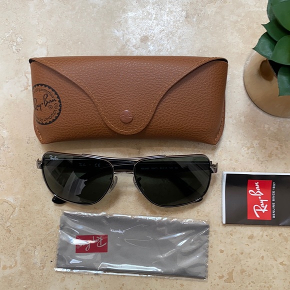 Ray-Ban Accessories - New with case RayBan Sunglasses